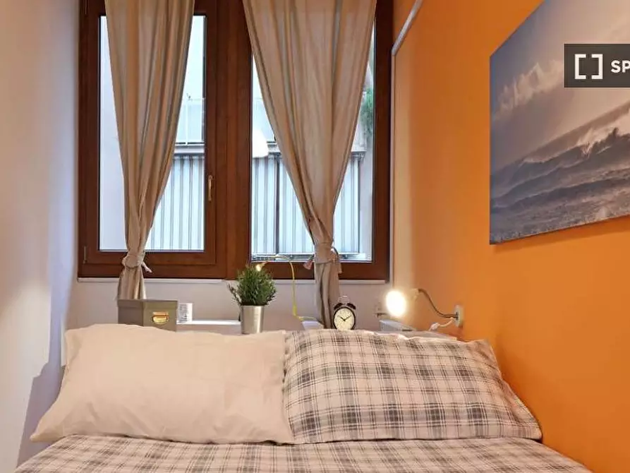 Immagine 2 di Camera condivisa in affitto  in Via dei Giornalisti a Roma