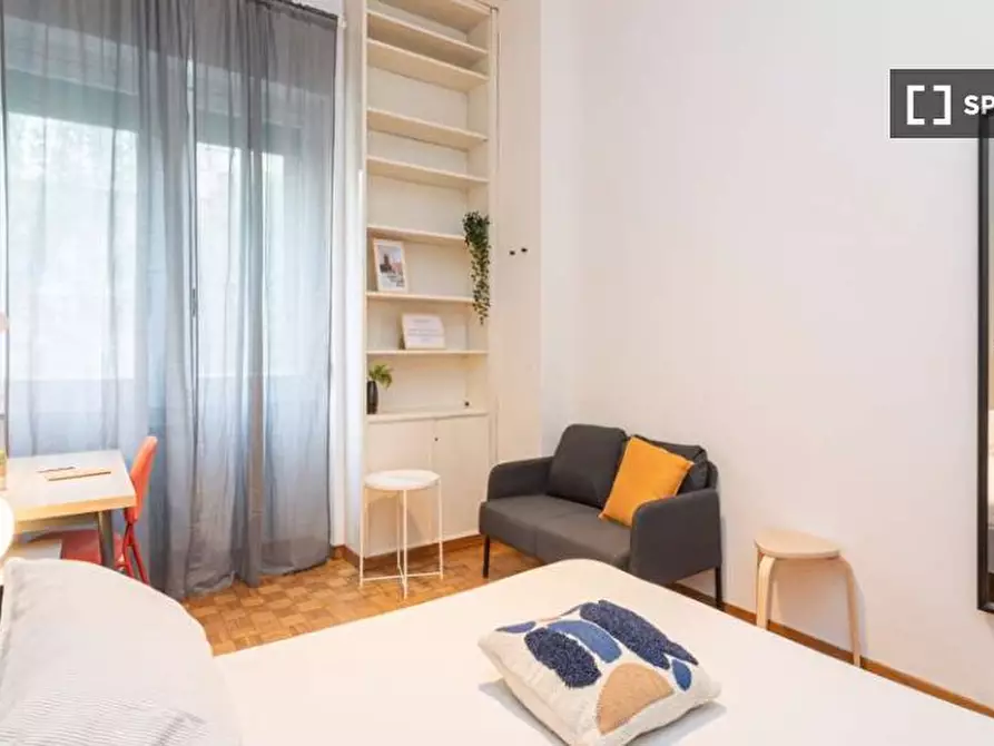 Immagine 3 di Camera condivisa in affitto  in Viale Emilio Caldara a Milano