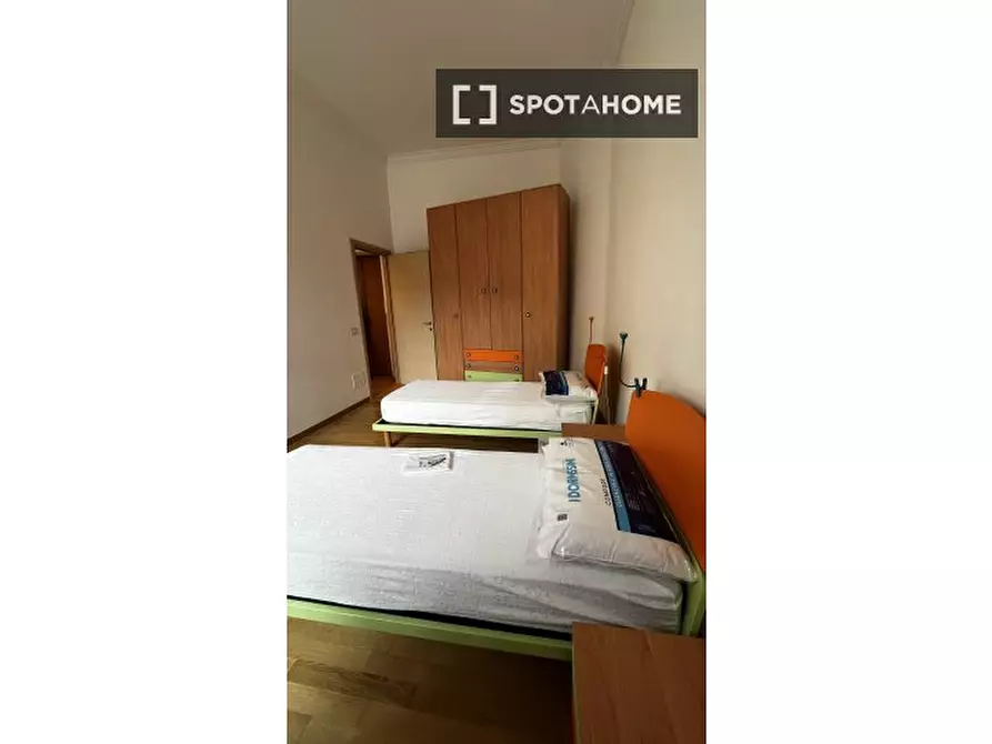 Immagine 11 di Camera condivisa in affitto  in Via Della Collina Volpi a Roma