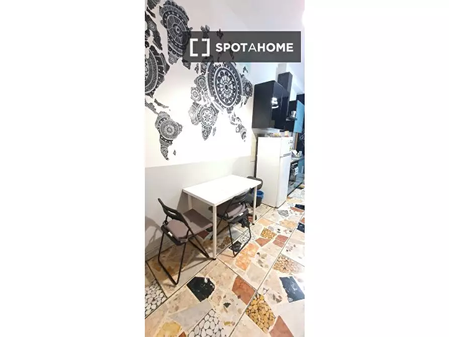 Immagine 5 di Camera condivisa in affitto  in Via Bartolomeo Perestrello a Roma