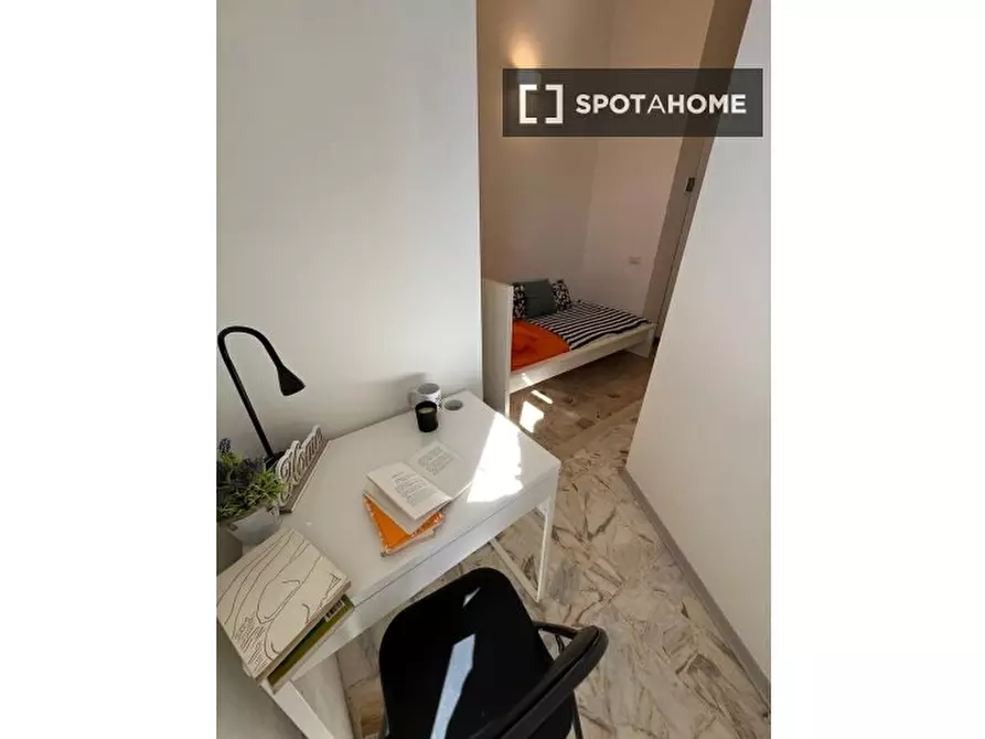 Immagine 10 di Camera condivisa in affitto  in Via Grazia Deledda a Cagliari