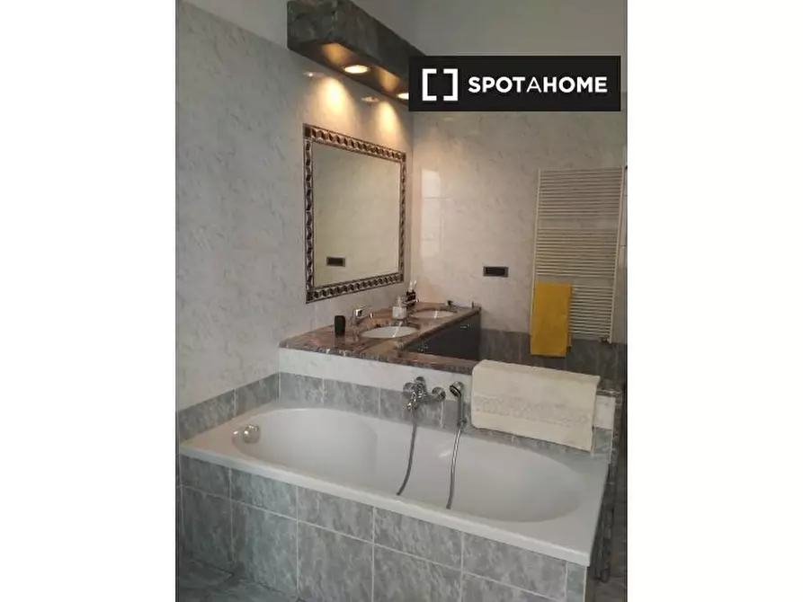 Immagine 1 di Camera condivisa in affitto  in Via Giovanni Tommaso Invrea a Genova