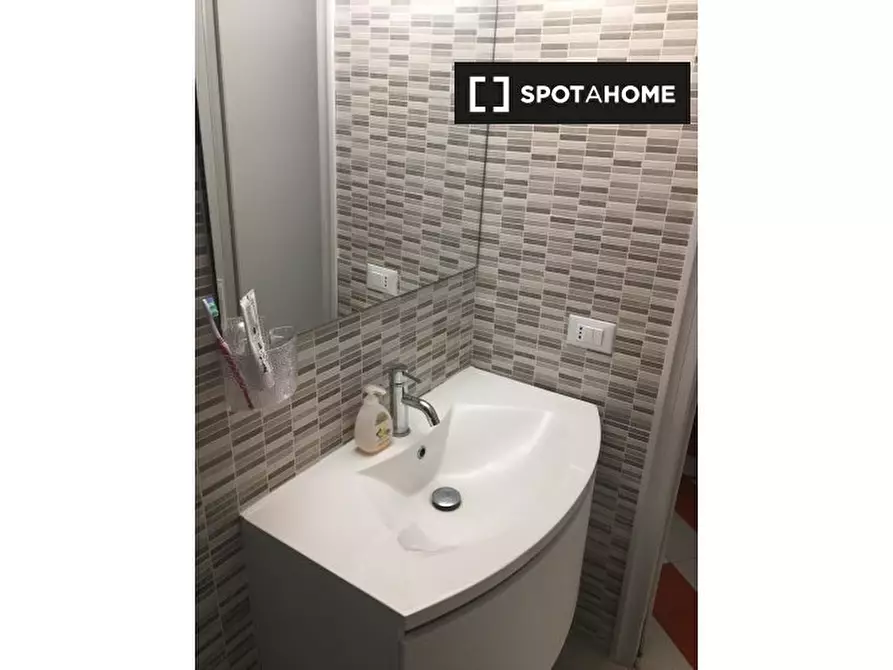 Immagine 4 di Camera condivisa in affitto  in Via dè Coltellini a Bologna