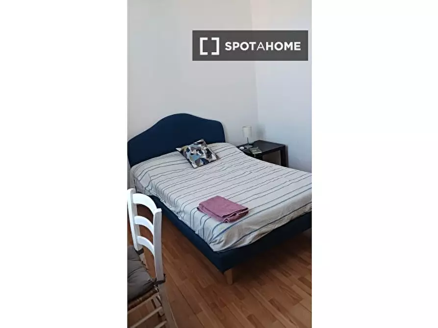 Immagine 2 di Camera condivisa in affitto  in Via Giulia di Gallese a Roma