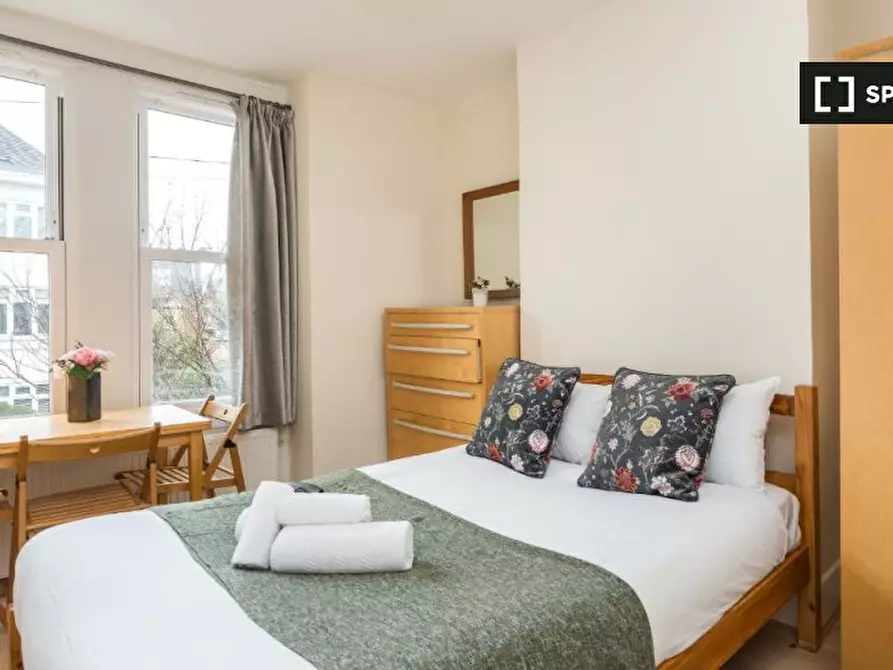 Immagine 3 di Appartamento in affitto  in (first floor flat) Westville Road a Hammersmith