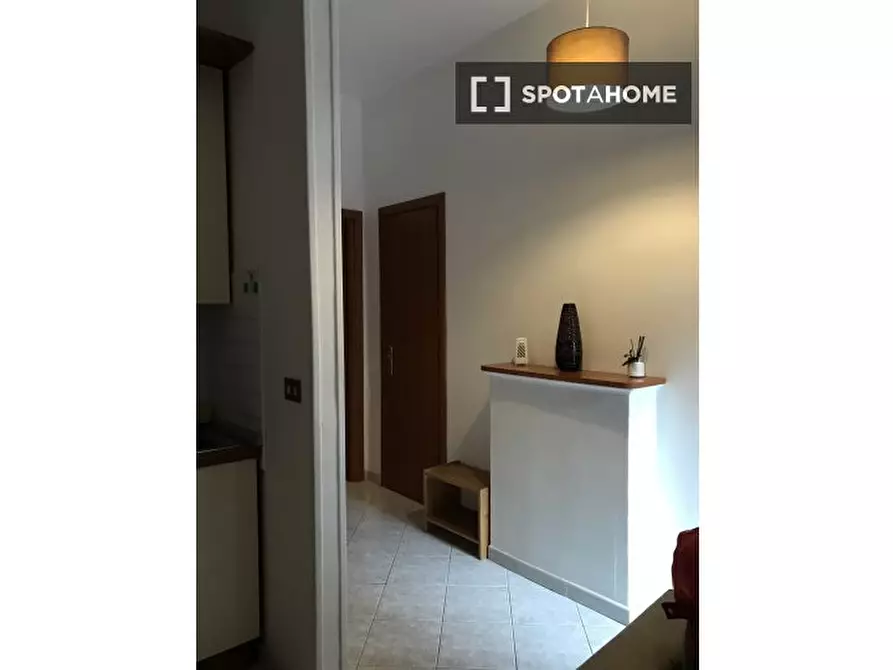 Immagine 5 di Camera condivisa in affitto  in Via Giovanni Brancaleone a Roma