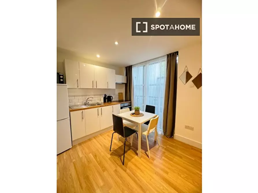 Immagine 3 di Appartamento in affitto  in Bell Street a Camden Town