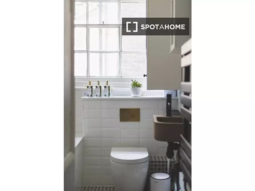 Immagine 10 di Appartamento in affitto  in flat a 
