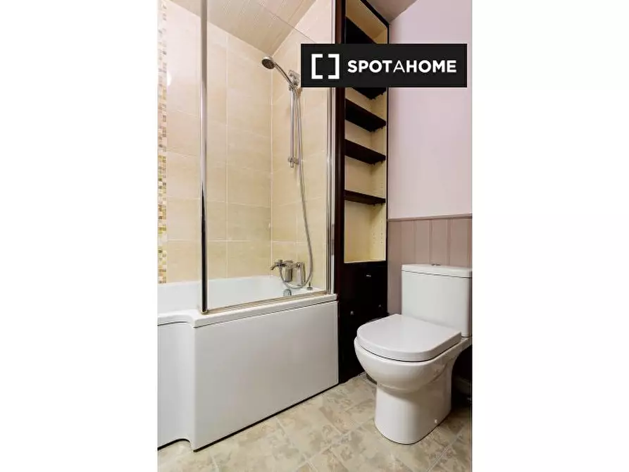 Immagine 9 di Appartamento in affitto  in Flat Sinclair Gardens a Hammersmith