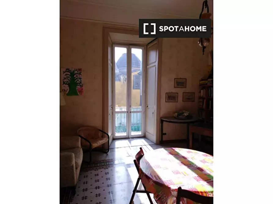 Immagine 1 di Camera condivisa in affitto  in Via Enrico De Marinis a Napoli