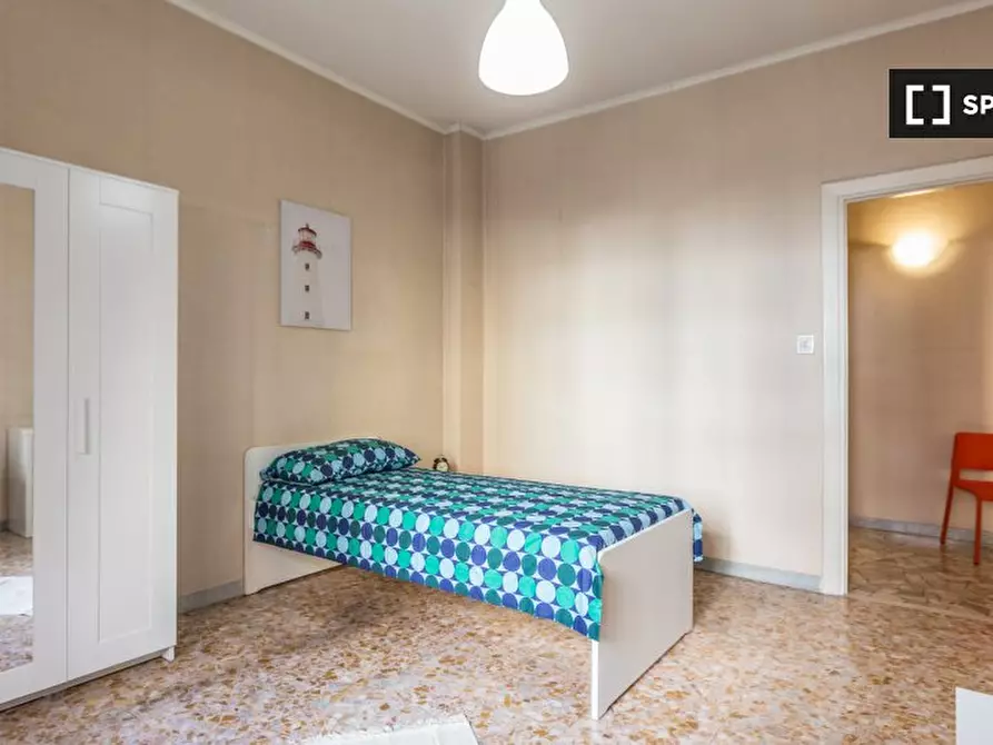 Immagine 2 di Camera condivisa in affitto  in Via Statilio Ottato a Roma
