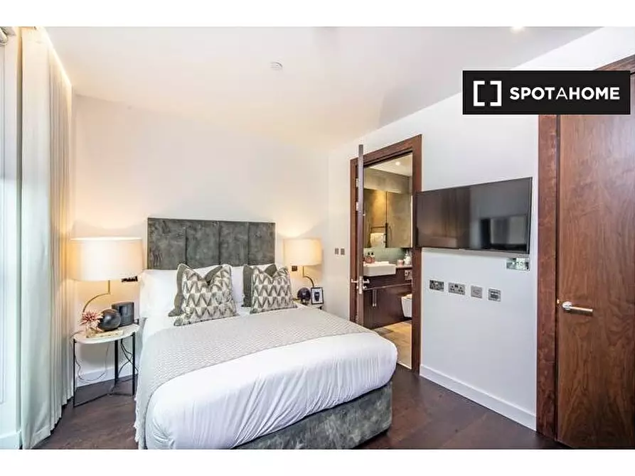 Immagine 5 di Appartamento in affitto  in Charles Clowes Walk a Wandsworth