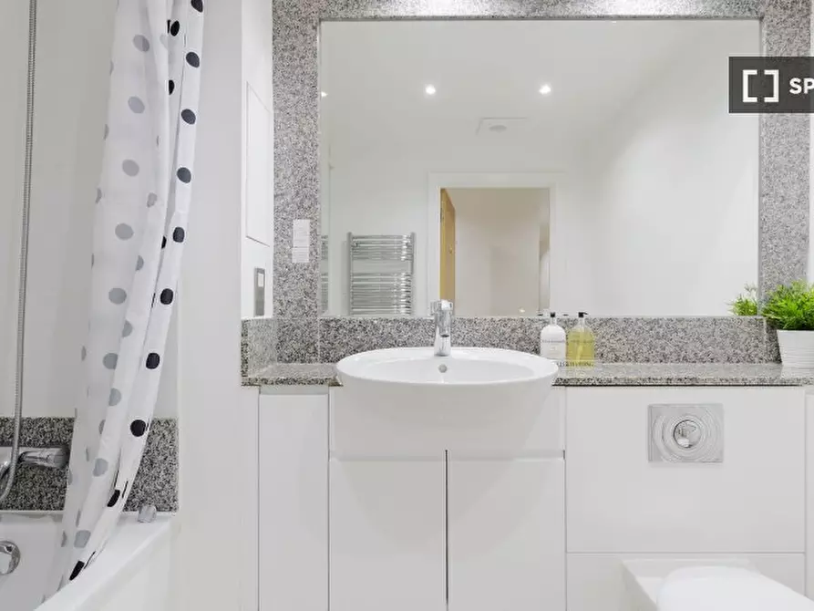 Immagine 15 di Appartamento in affitto  in St George Wharf a Lambeth