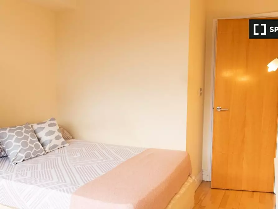 Immagine 3 di Camera condivisa in affitto  in flat a Poplar