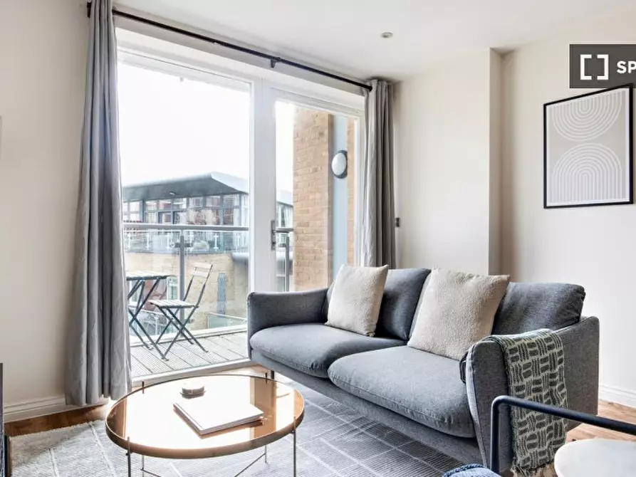 Immagine 1 di Appartamento in affitto  in Battersea Park Rd a Lambeth