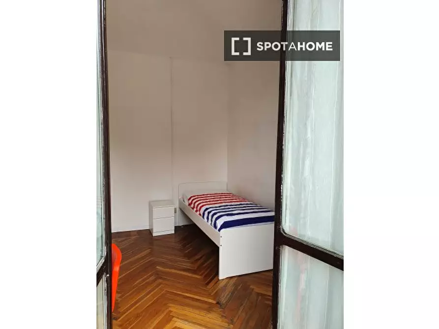 Immagine 3 di Camera condivisa in affitto  in C.so Inghilterra a Torino