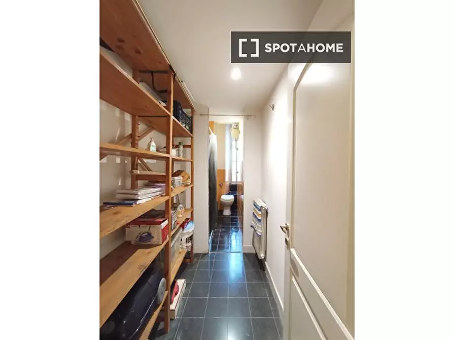 Immagine 10 di Camera condivisa in affitto  in Via Angelo Poliziano a Roma