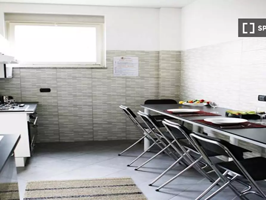 Immagine 5 di Camera condivisa in affitto  in Viale Abruzzi a Milano