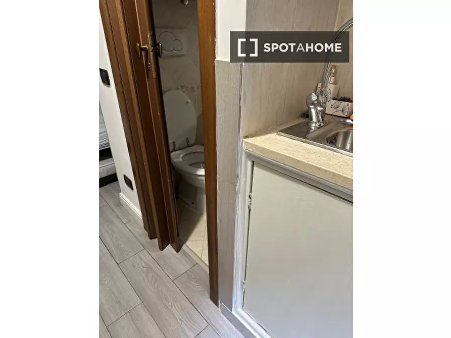 Immagine 11 di Appartamento in affitto  in Via di San Bartolomeo de' Vaccinari a Roma