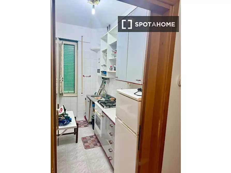 Immagine 5 di Camera condivisa in affitto  in Via di S. Angela Merici a Roma