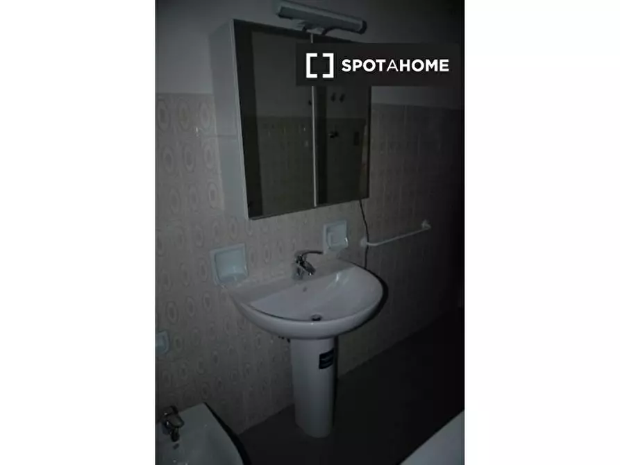 Immagine 8 di Camera condivisa in affitto  in Via Savena Antico a Bologna