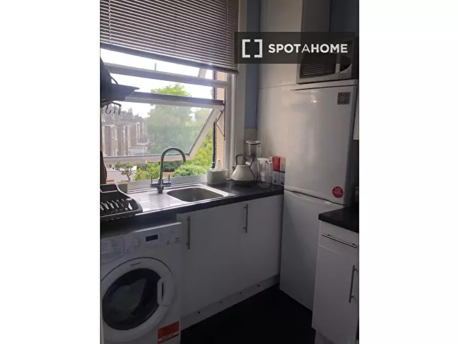 Immagine 3 di Camera condivisa in affitto  in Fernhead Rd a Paddington
