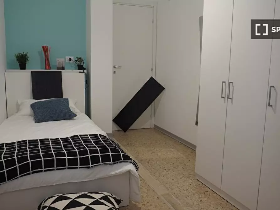 Immagine 3 di Camera condivisa in affitto  in Via Amedeo Ugolini a Torino