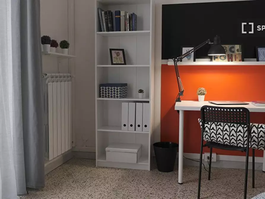 Immagine 1 di Camera condivisa in affitto  in Vico Campane a Donnalbina n. a Napoli