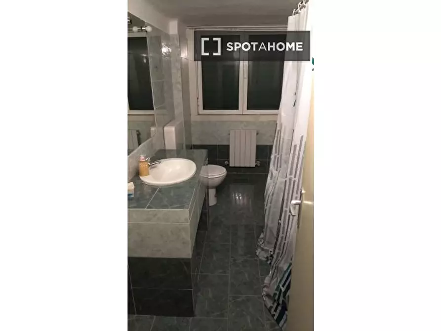 Immagine 9 di Camera condivisa in affitto  in Via Caffaro a Genova