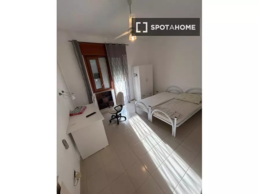 Immagine 7 di Camera condivisa in affitto  in Via Consalvo a Napoli
