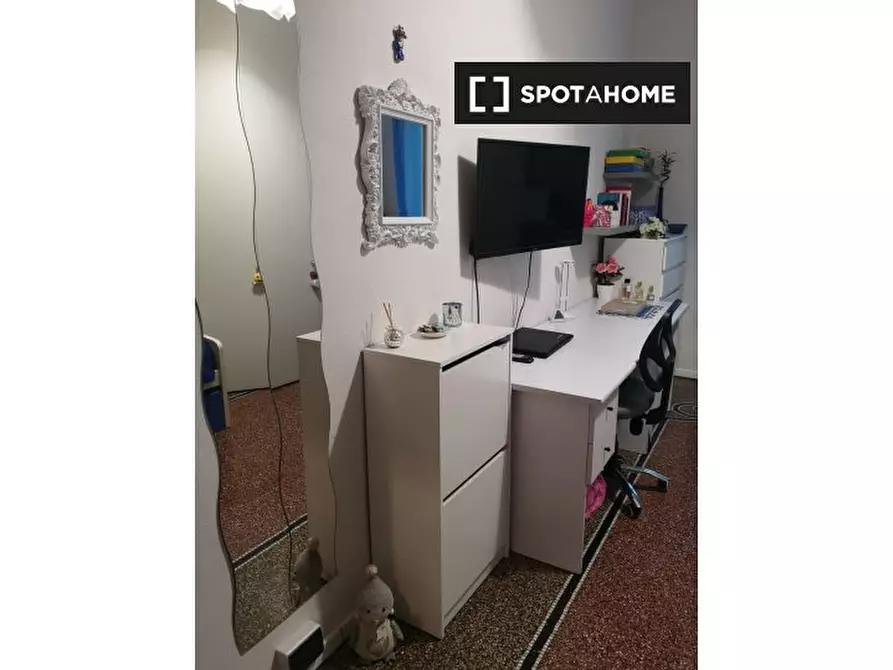 Immagine 2 di Camera condivisa in affitto  in Via Montevideo a Genova