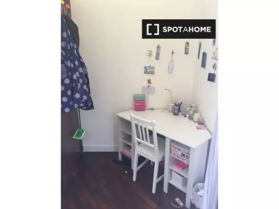 Immagine 12 di Camera condivisa in affitto  in Via Mario Gigante a Napoli