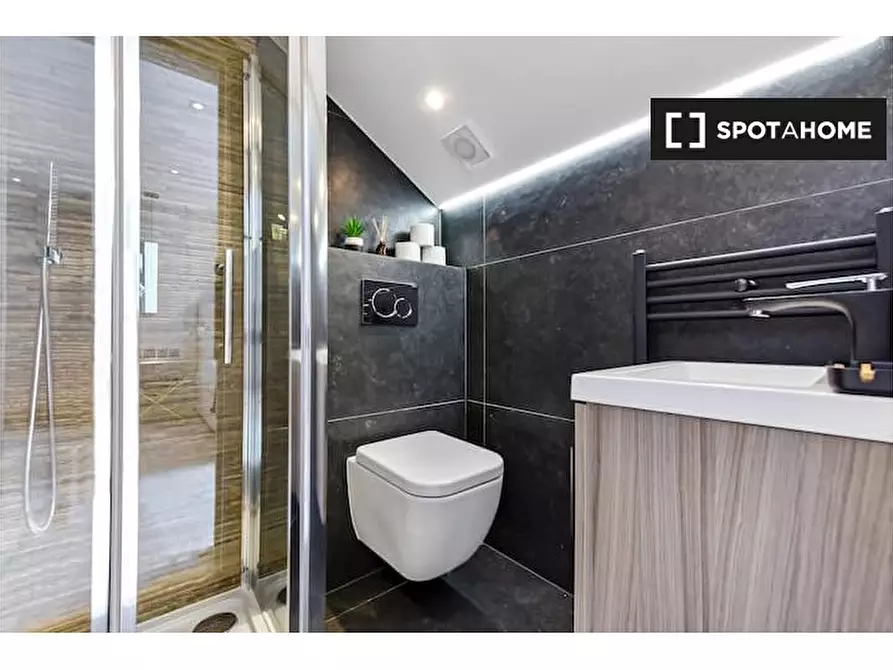 Immagine 10 di Appartamento in affitto  in Flat Goldman House - 122 Wembley Park drive HA9 8HP a Brent