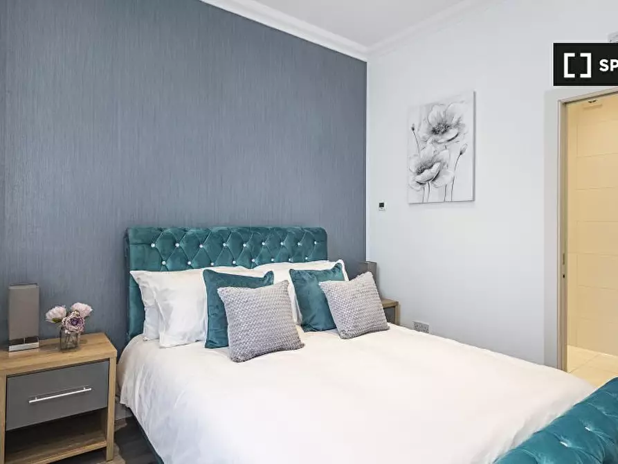 Immagine 15 di Appartamento in affitto  in Kilburn High Rd a Camden Town