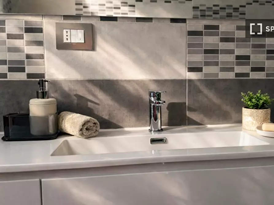 Immagine 18 di Appartamento in affitto  in Via Sapri a Milano