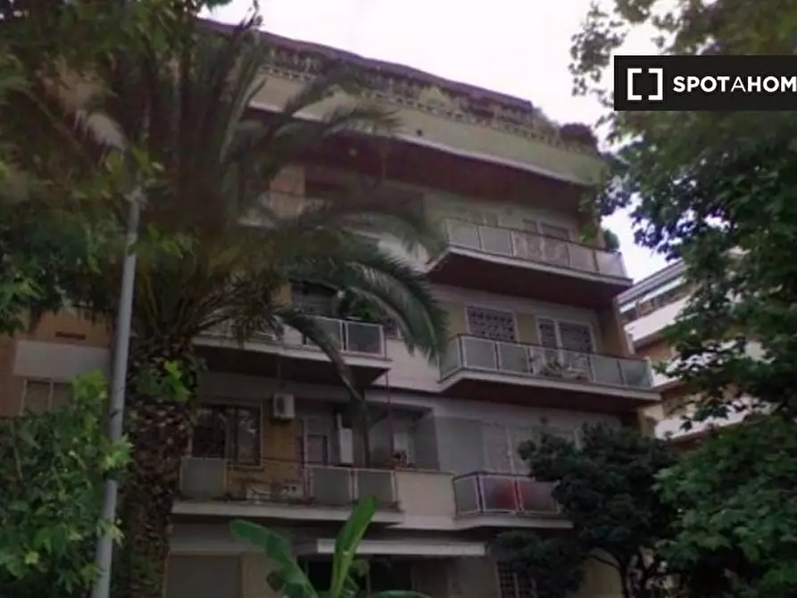 Immagine 16 di Camera condivisa in affitto  in Lungotevere di Pietra Papa a Roma