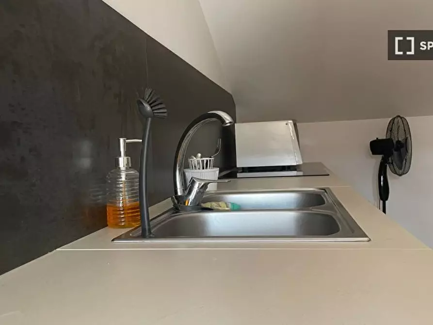 Immagine 11 di Camera condivisa in affitto  in Via Giorgio Sommer a Roma