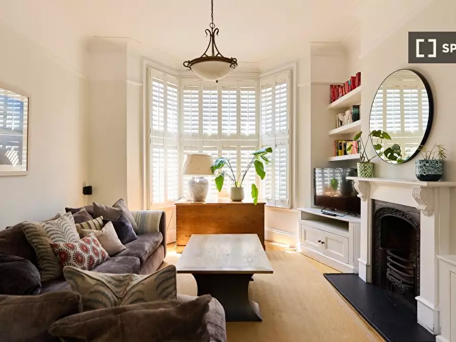 Immagine 1 di Appartamento in affitto  in Charlton Church Lane a Greenwich