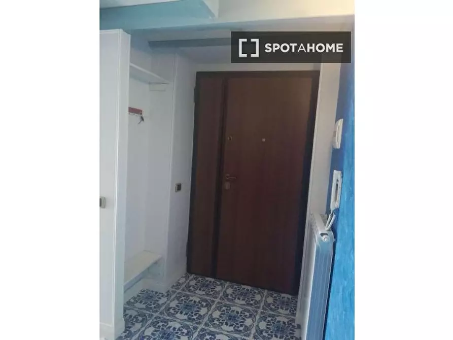 Immagine 18 di Camera condivisa in affitto  in Via Santa Maria delle Grazie a Loreto a Napoli