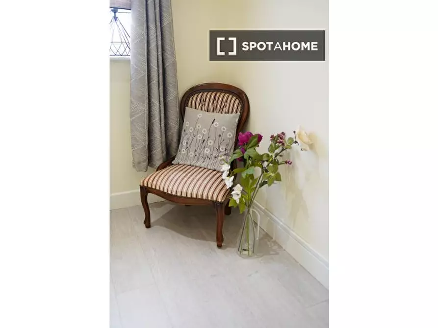 Immagine 4 di Appartamento in affitto  in Clare Rd a 