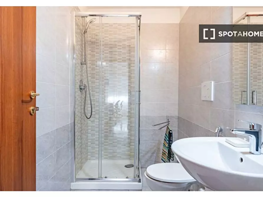 Immagine 14 di Camera condivisa in affitto  in Viale Enrico Martini a Milano