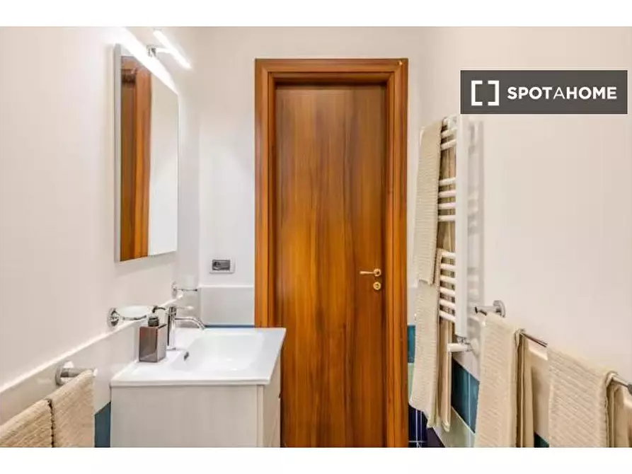 Immagine 10 di Appartamento in affitto  in Via Francesco Crispi a Napoli