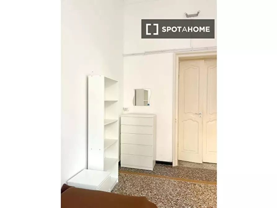 Immagine 17 di Camera condivisa in affitto  in Via Caffaro a Genova