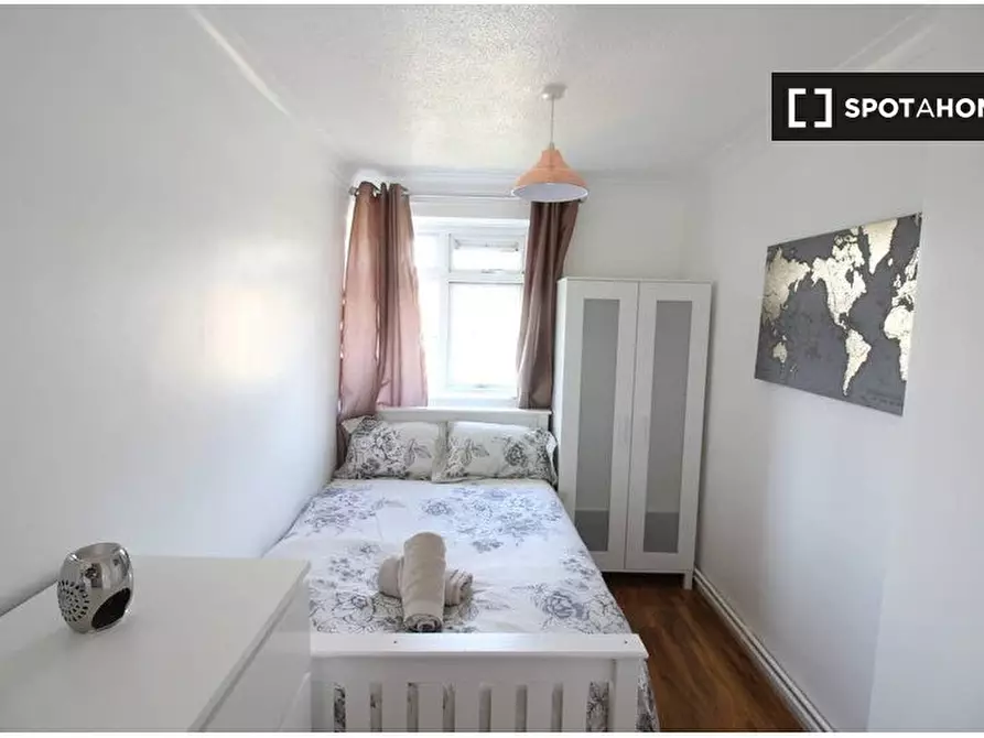 Immagine 1 di Camera condivisa in affitto  in Wyllen Cl a Poplar