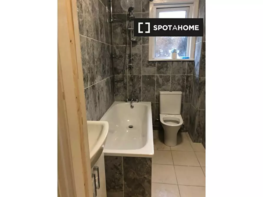 Immagine 2 di Camera condivisa in affitto  in Cranbrook Rd a Croydon