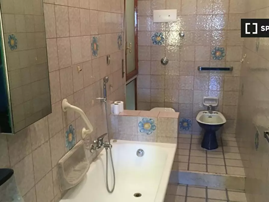 Immagine 8 di Camera condivisa in affitto  in Via San Donato a Bologna