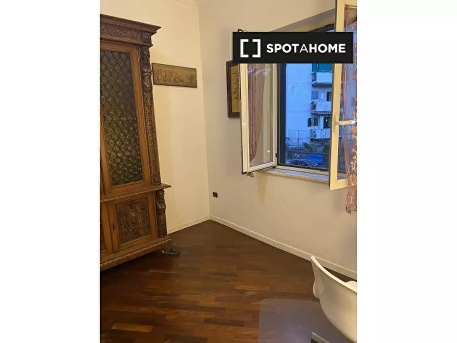 Immagine 11 di Camera condivisa in affitto  in Via Mario Gigante a Napoli