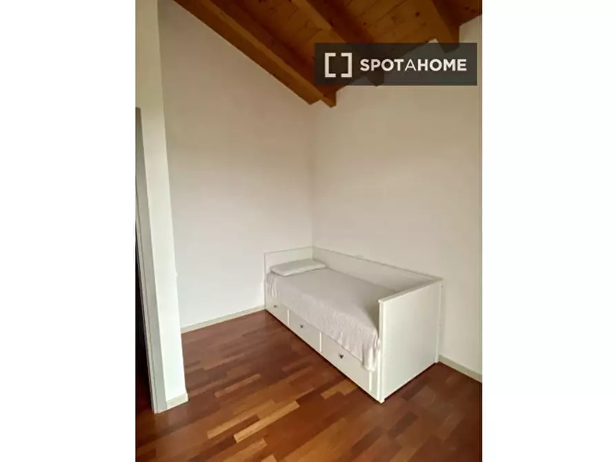 Immagine 3 di Camera condivisa in affitto  in Via Chioggia a Padova