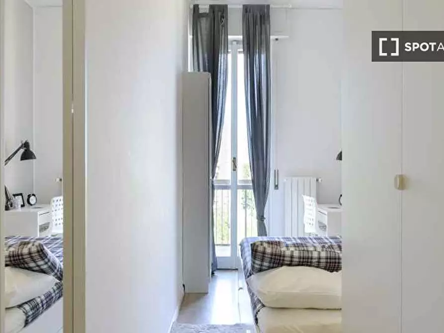 Immagine 3 di Camera condivisa in affitto  in Via Sulmona a Milano