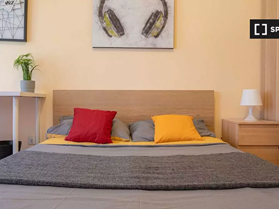 Immagine 16 di Camera condivisa in affitto  in Via Lorenteggio a Milano